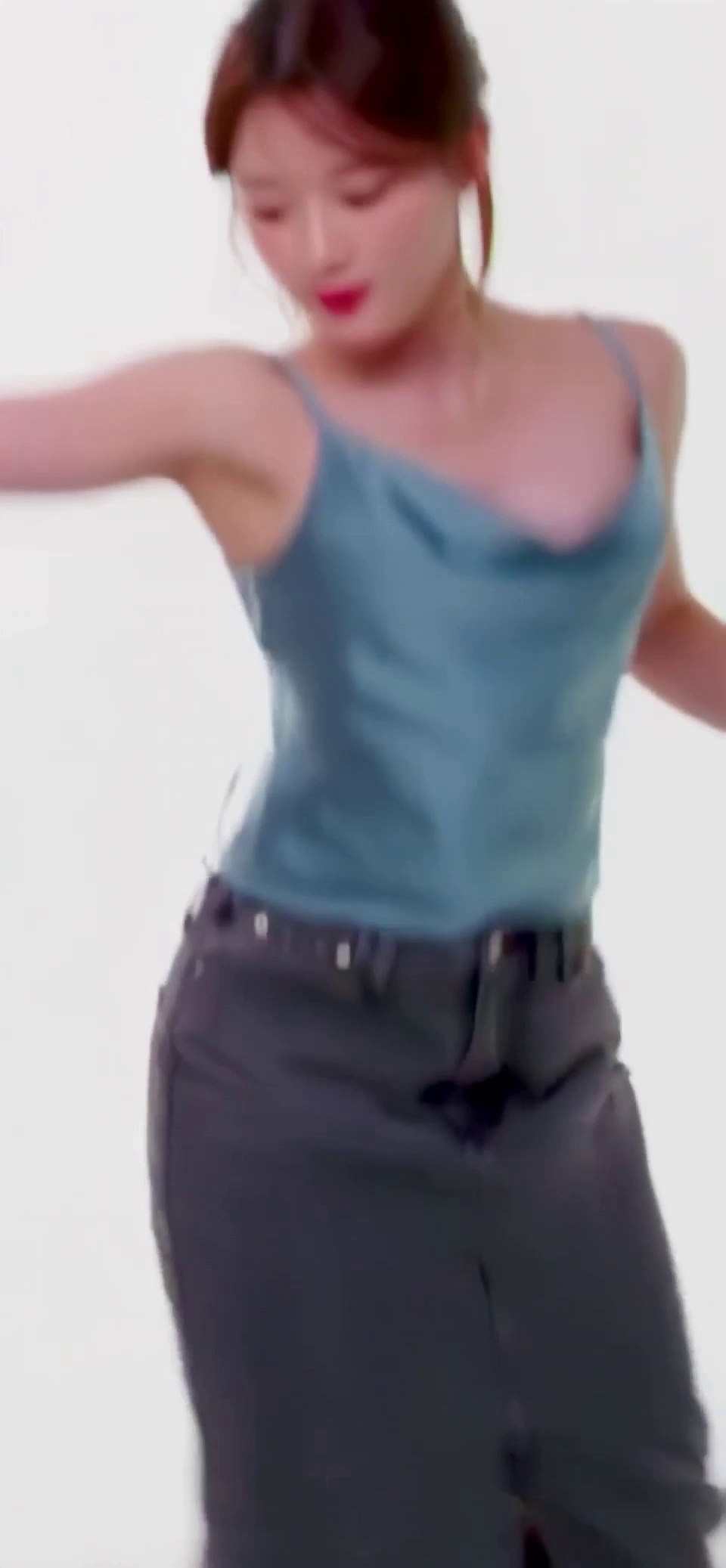 (G)I-DLE Shuhua in a Sexy Silk Slip