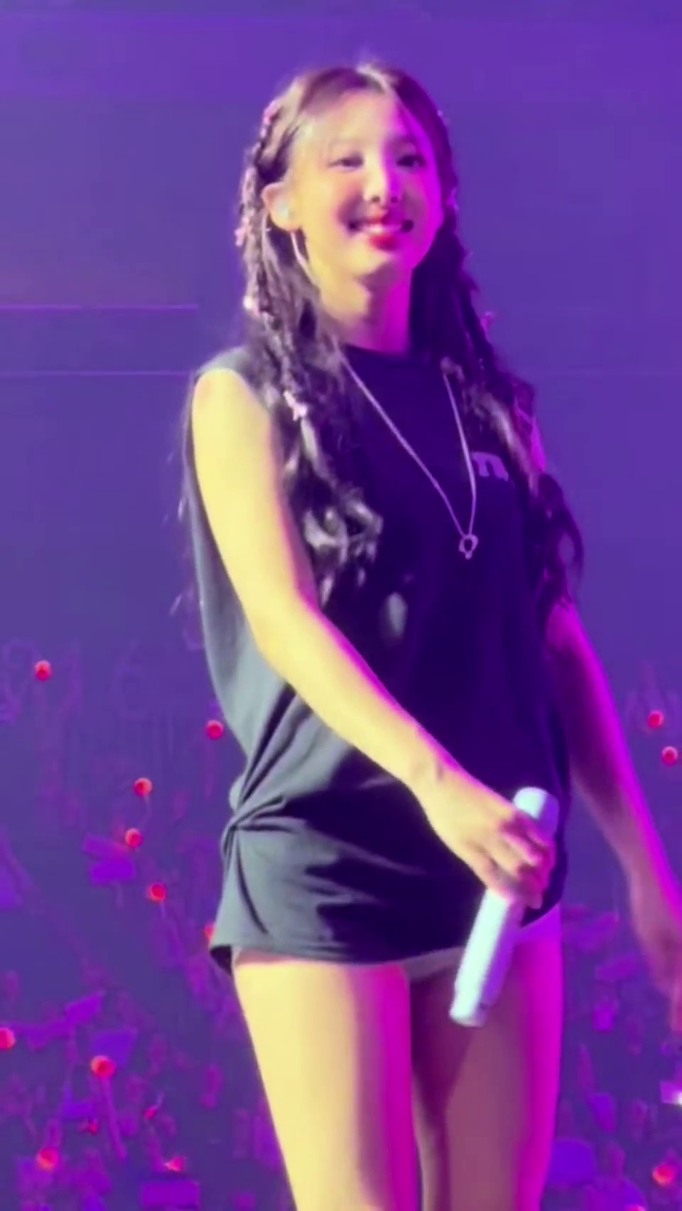 TWICE Nayeon Sends Hearts