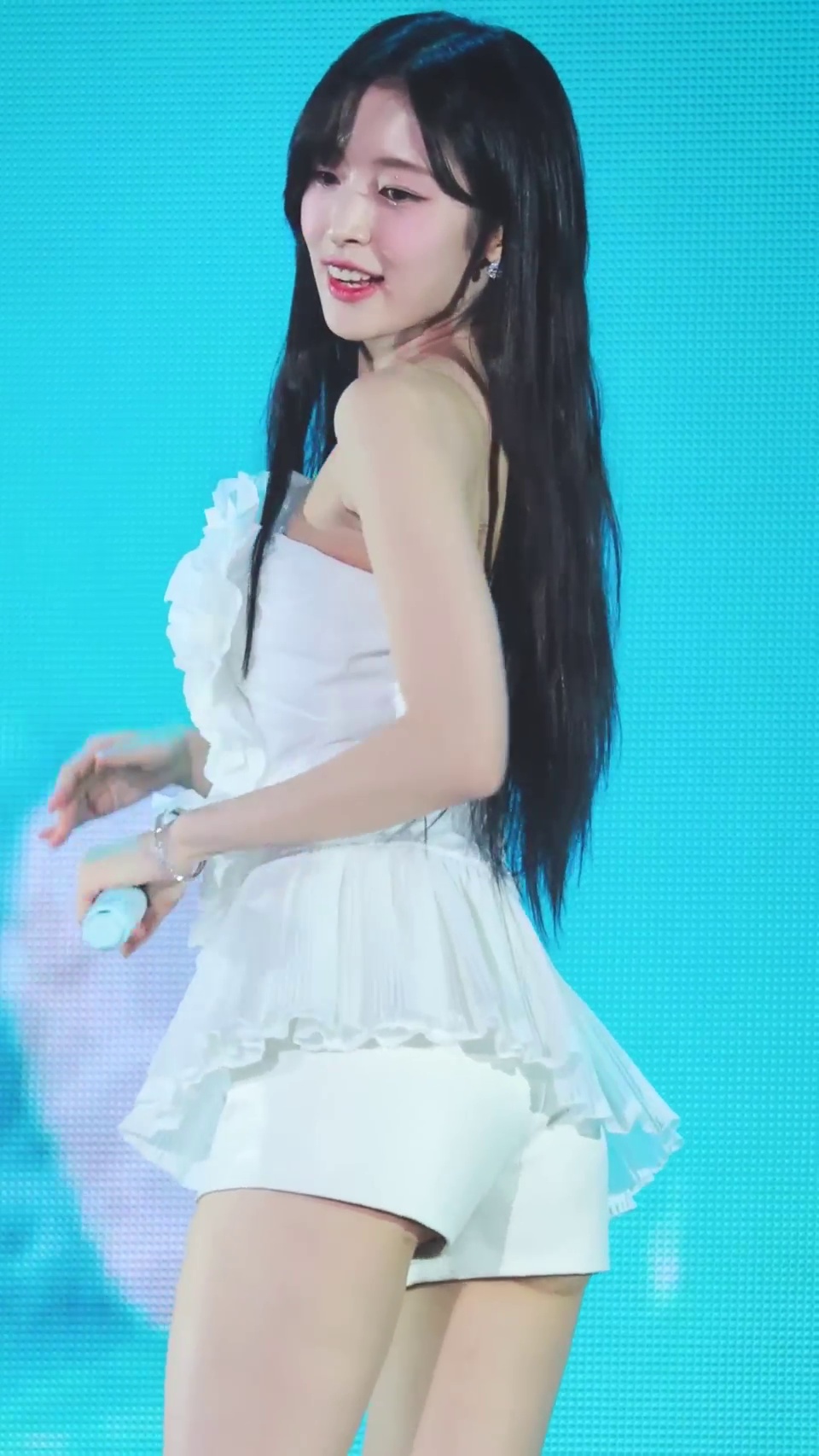 A Glimpse of Back Line: OH MY GIRL Arin
