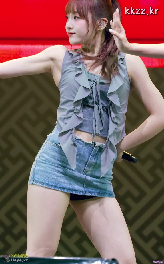 Cute Face and Strong Thighs: Signature's Chloe