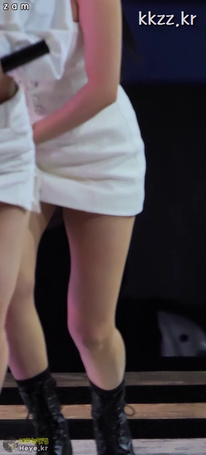 No Ji Sun of FROMIS_9 in White Safety Shorts