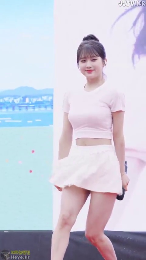 Poop head puffy pink crop top tennis skirt lightsome nayoung - Image 1