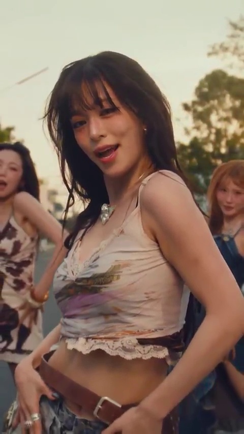 FROMIS_9 Lee Chaeyoung Shows Off Her Sexy Charms