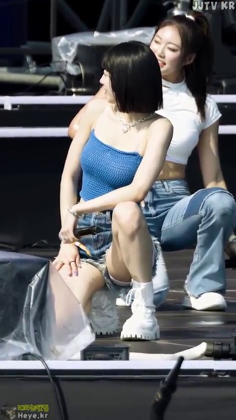 RIIINA (H1-KEY) in a Puffy Tube Top and Denim Shorts