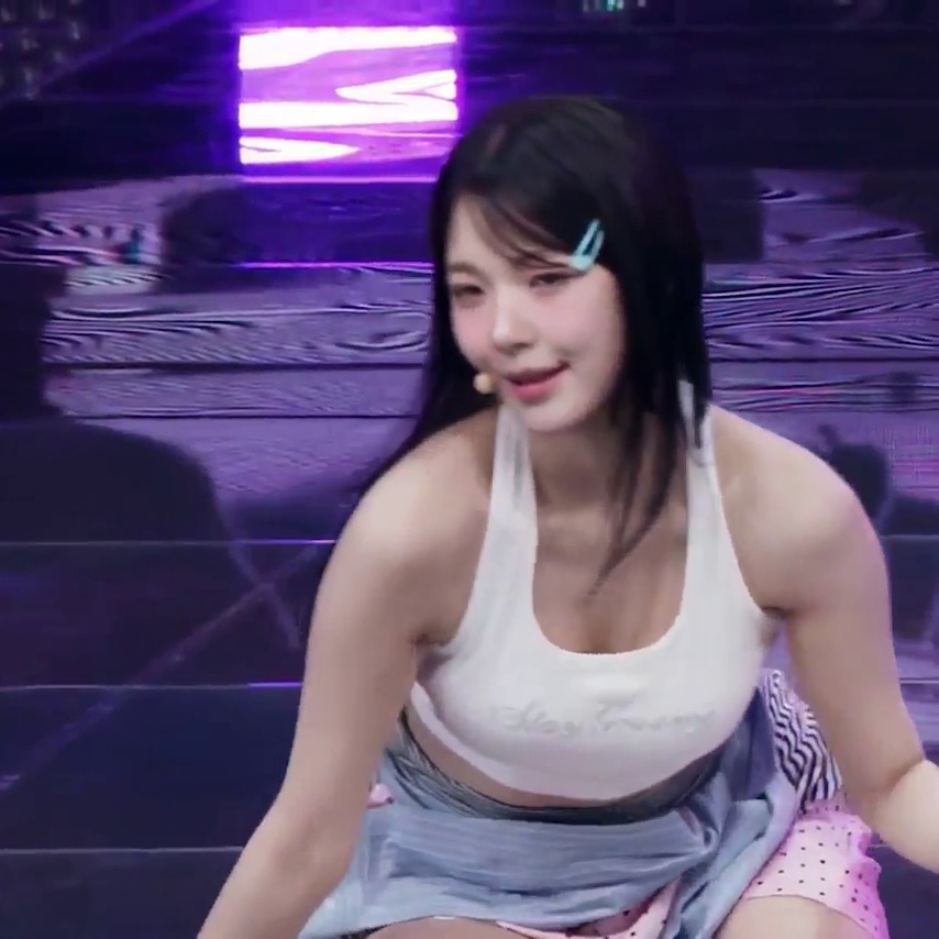 Halter Neck White Tank Top, Short Skirt FROMIS_9 Baek Jiheon